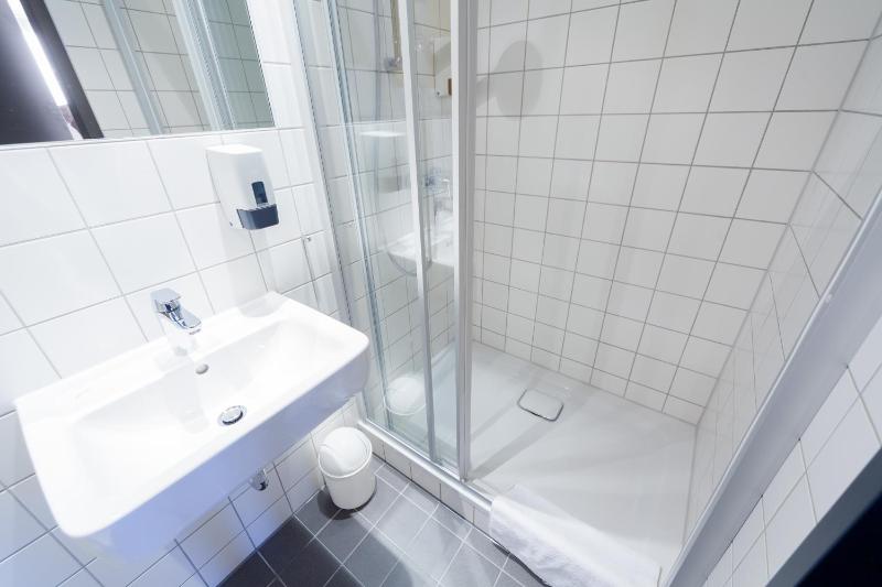 Basic Single Room image 4