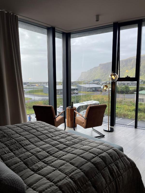 Deluxe Double or Twin Room image 2