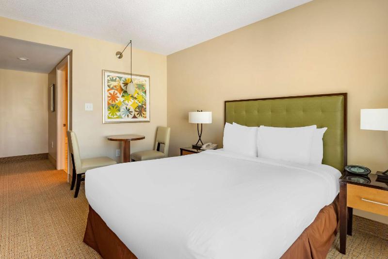 Hilton Vacation Club Ocean Beach Club Virginia Beach - image 12