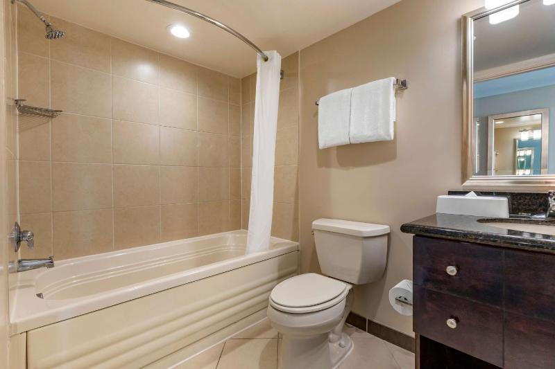 Studio with Two Double Beds and Ocean View image 2