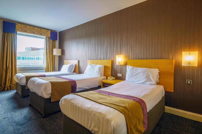 Standard Twin Room image 4