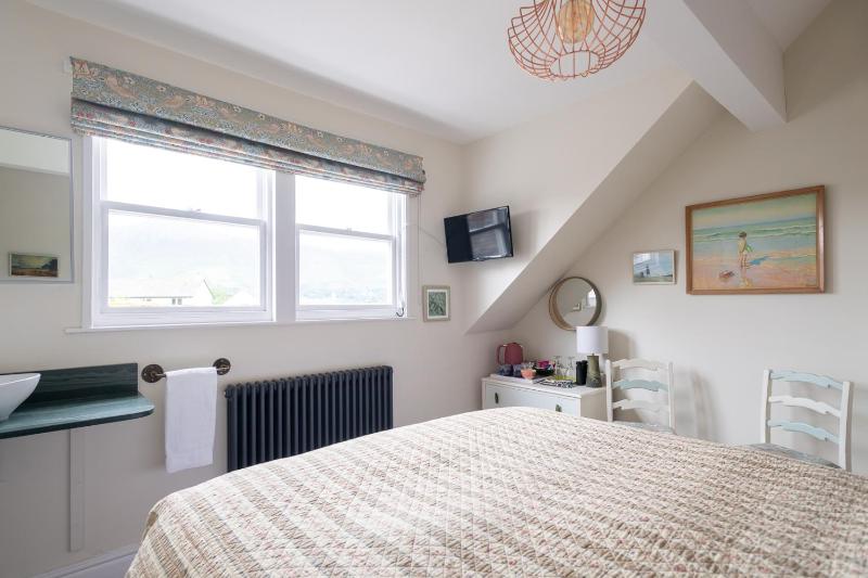 Double Room with Mountain View image 3