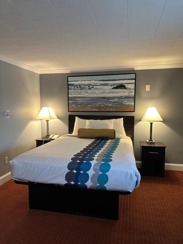 Queen Room image 2