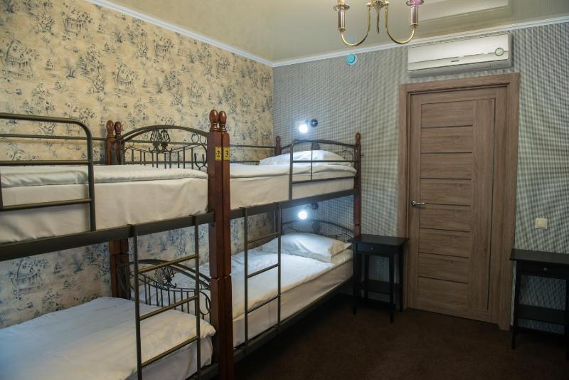 Bunk Bed in 6-Bed Dormitory Room image 2