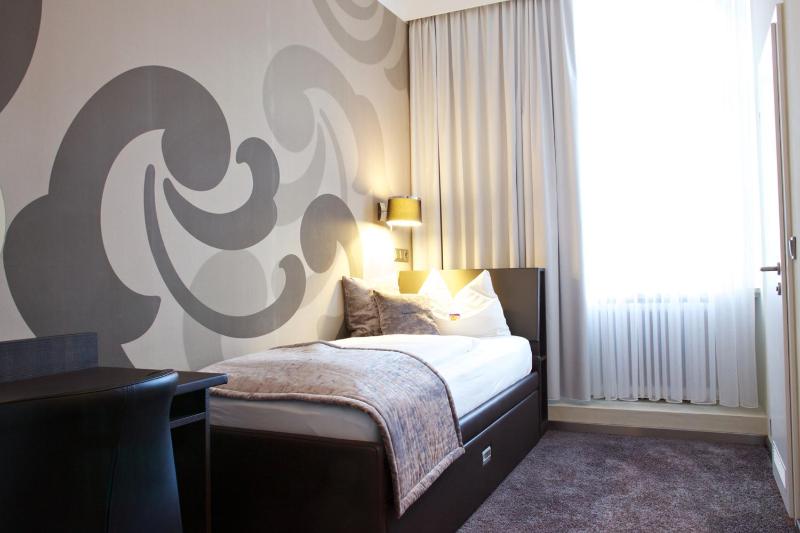 Economy Single Room image 3