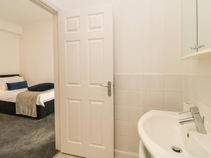 Brompton Gardens - image 34