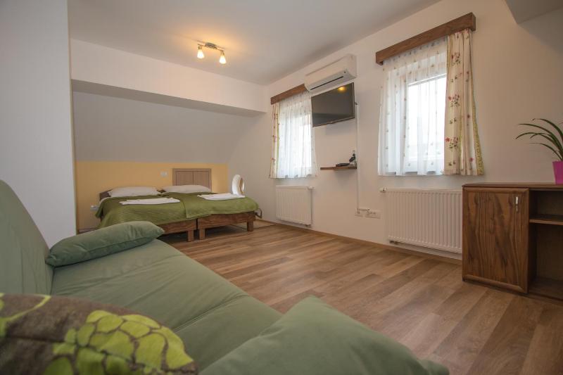 Quadruple Room image 2
