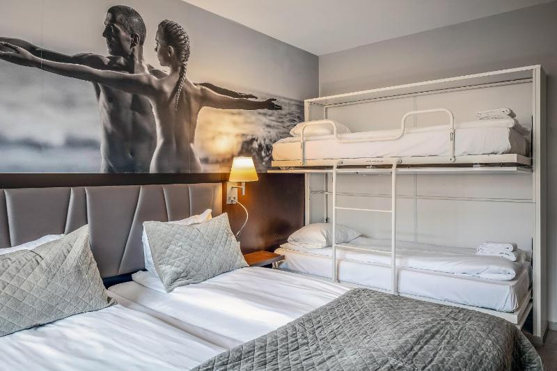 Standard Twin Room image 2