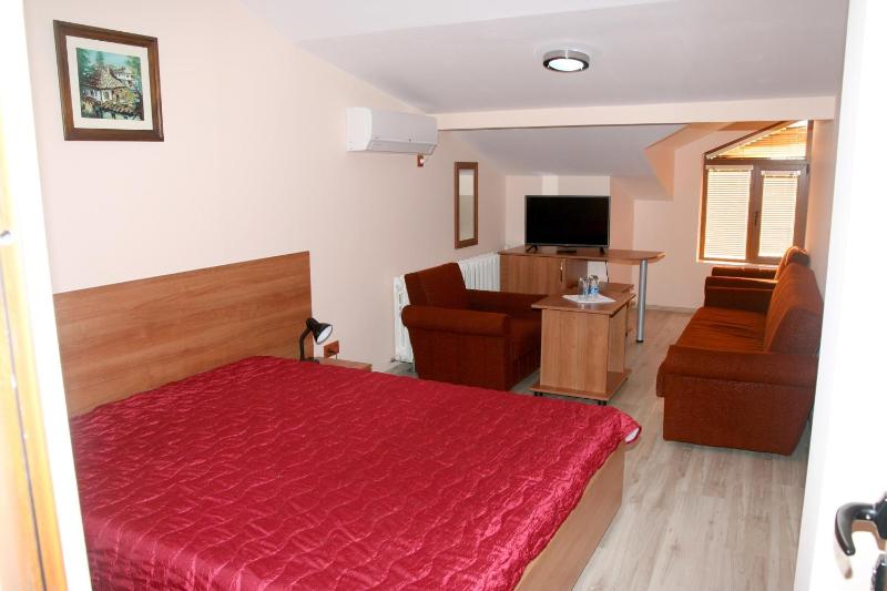 Standard Double Room with Sofa image 1