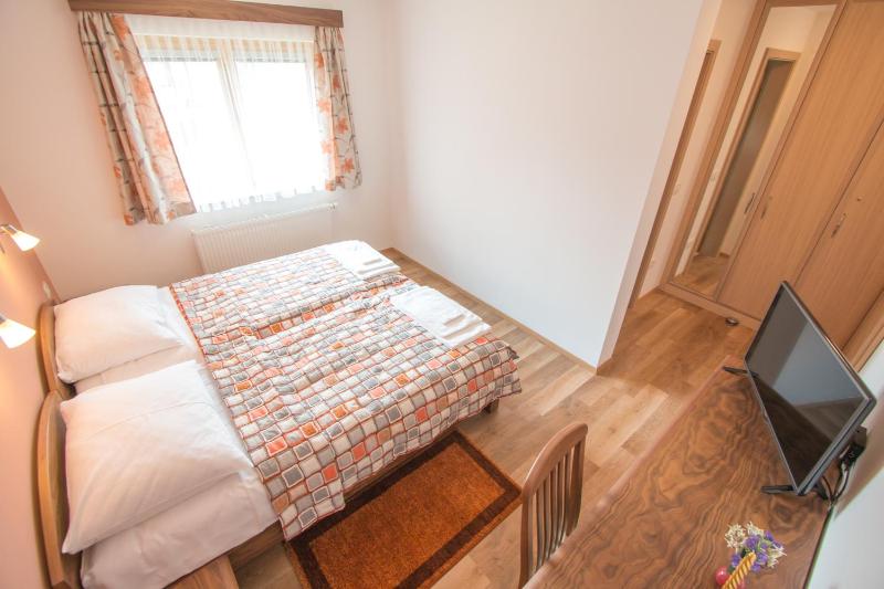 Double Room image 4