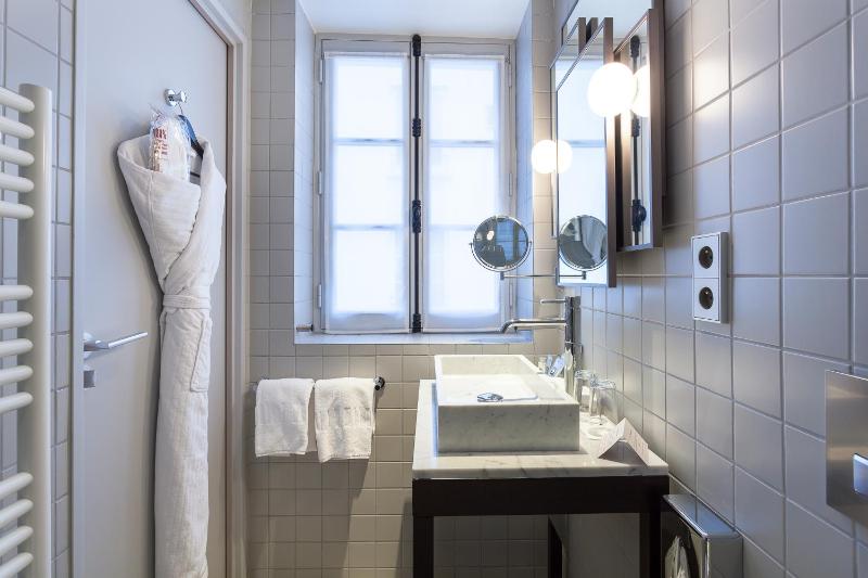 Deluxe Double Room image 2