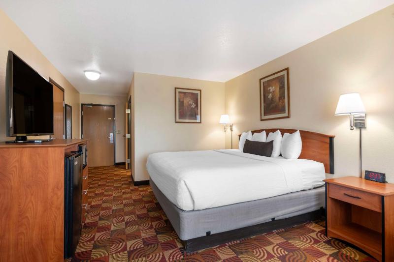 King Room - Non-Smoking image 2
