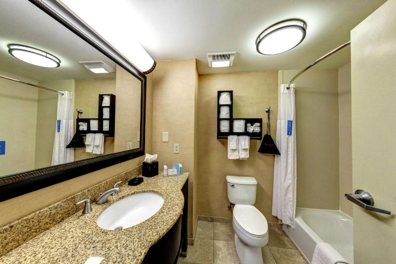 Room with Two Queen Beds - Non-Smoking image 4