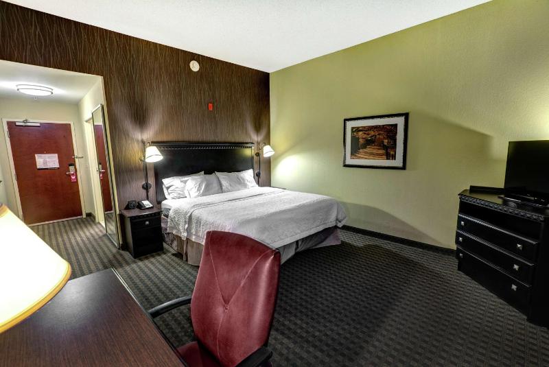 King Room with King Bed - Non-Smoking image 3