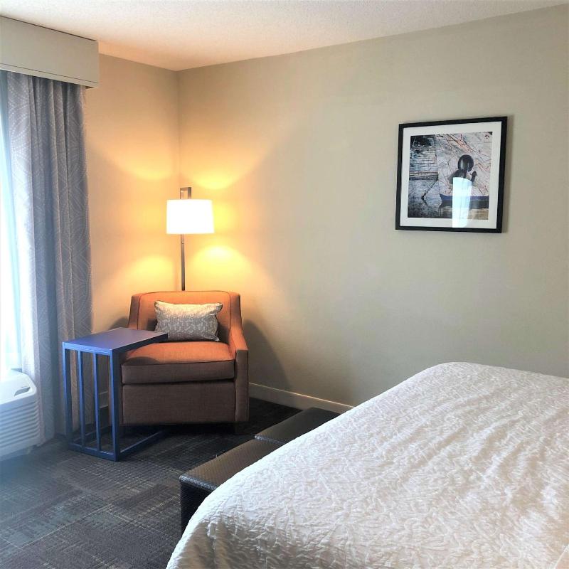 King Room with King Bed - Non-Smoking image 3