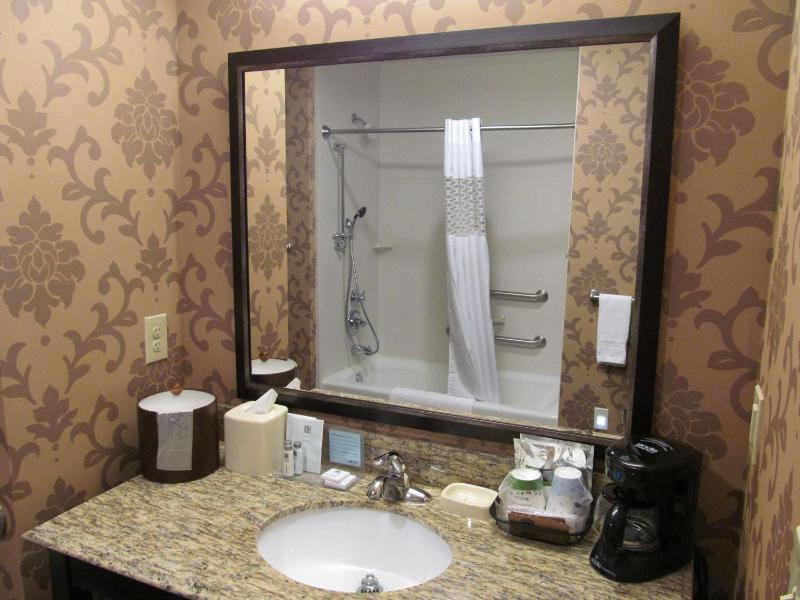 King Room with Accessible Tub - Mobility and Hearing Access/Non-Smoking image 2