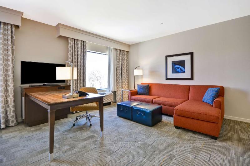 Queen Studio Suite with Two Queen Beds - Non-Smoking image 3