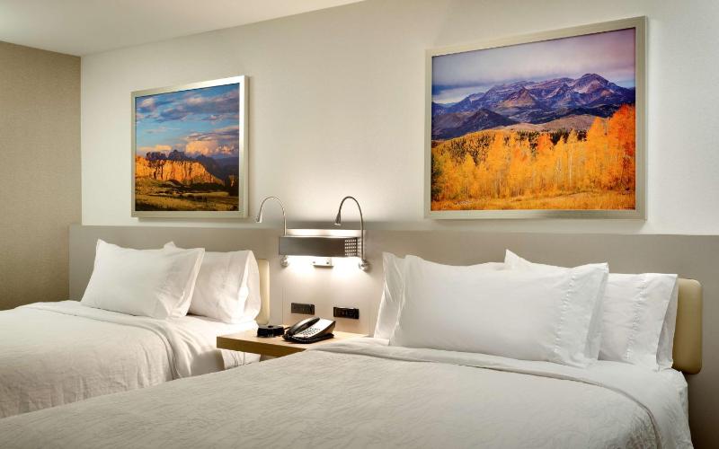 Queen Room with Two Queen Beds image 1