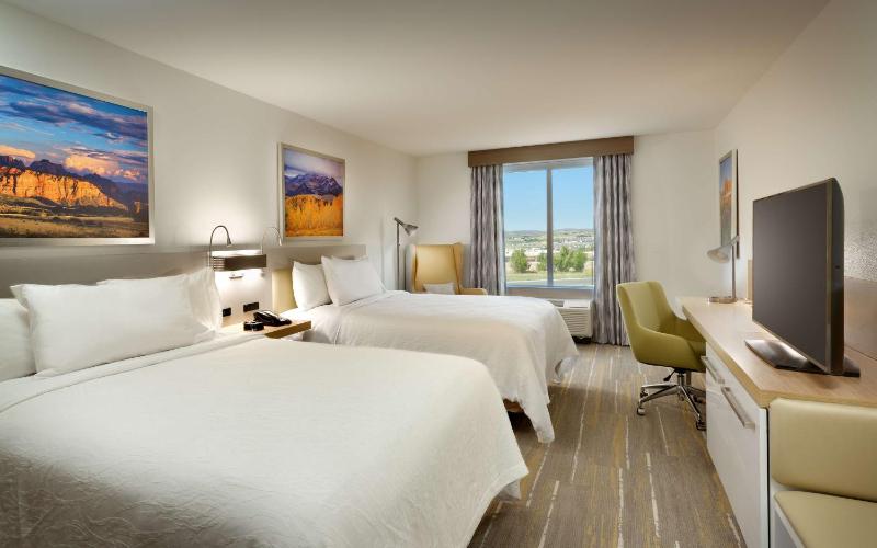Queen Room with Two Queen Beds image 4