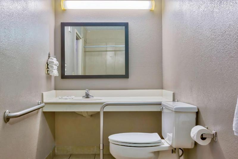 Quadruple Room - Disability Access - Roll in Shower image 4