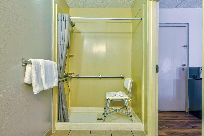 Quadruple Room - Disability Access - Roll in Shower image 3