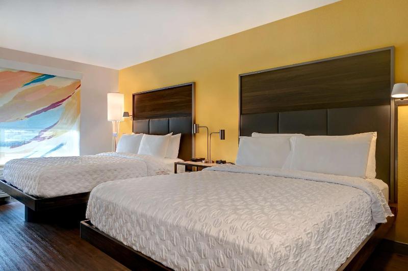 Queen Room with Two Queen Beds image 1