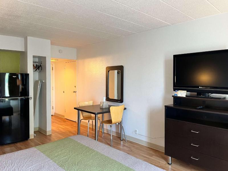 Quadruple Room - Non-Smoking image 1