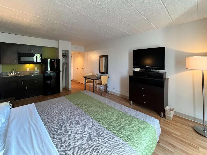 Quadruple Room - Non-Smoking image 3