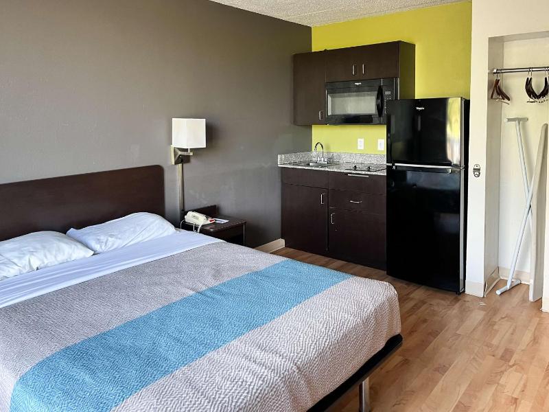 Quadruple Room - Non-Smoking image 2