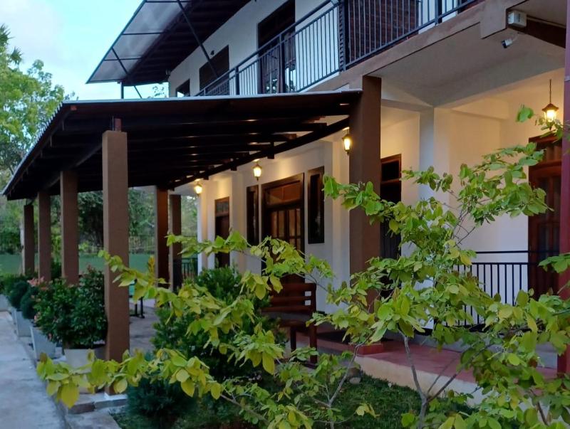 Deluxe Double Room with Balcony image 1