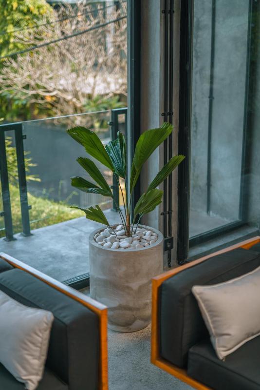 Villa Konkrete - 3BR - Tropical Hideaway Rooftop 15mins to The Beach - image 17