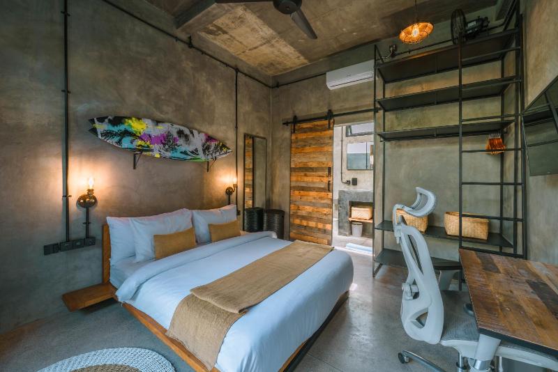 Villa Konkrete - 3BR - Tropical Hideaway Rooftop 15mins to The Beach - image 45