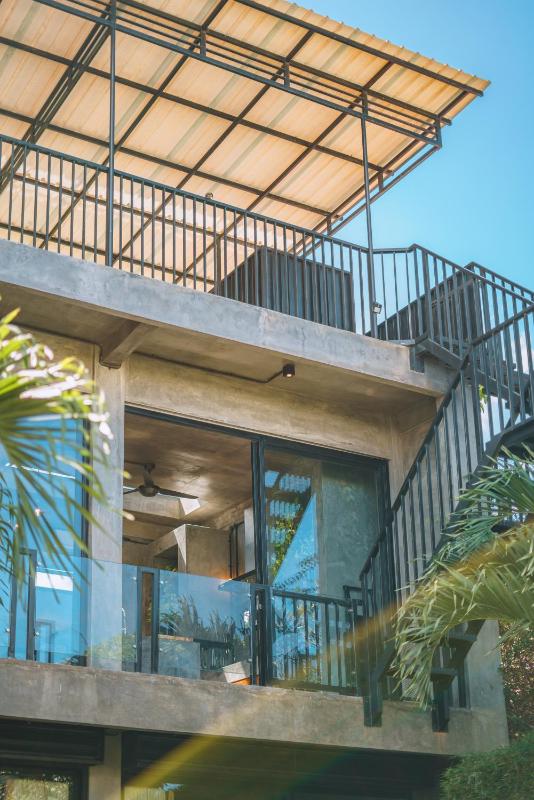 Villa Konkrete - 3BR - Tropical Hideaway Rooftop 15mins to The Beach - image 20