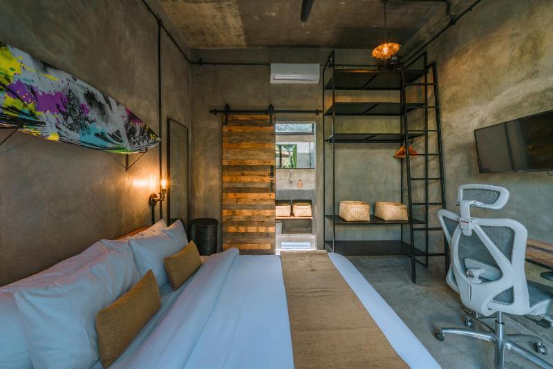 Villa Konkrete - 3BR - Tropical Hideaway Rooftop 15mins to The Beach - image 34