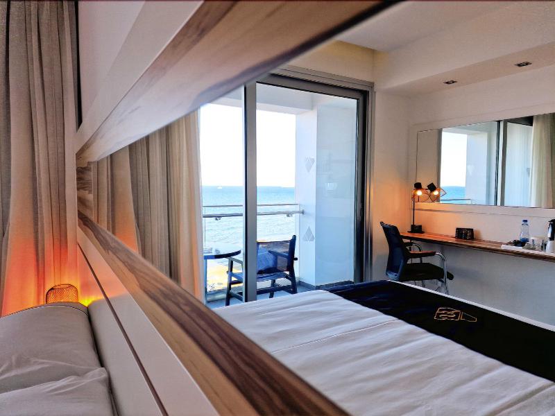 Standard Double Room with Sea View image 1
