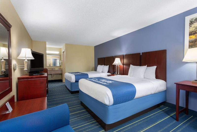 Queen Room with Two Queen Beds - Non-Smoking image 1