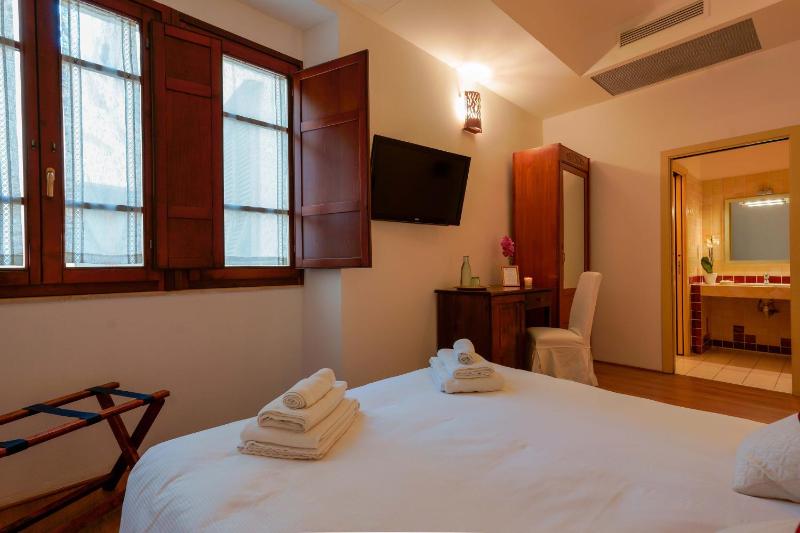 Triple Room image 4