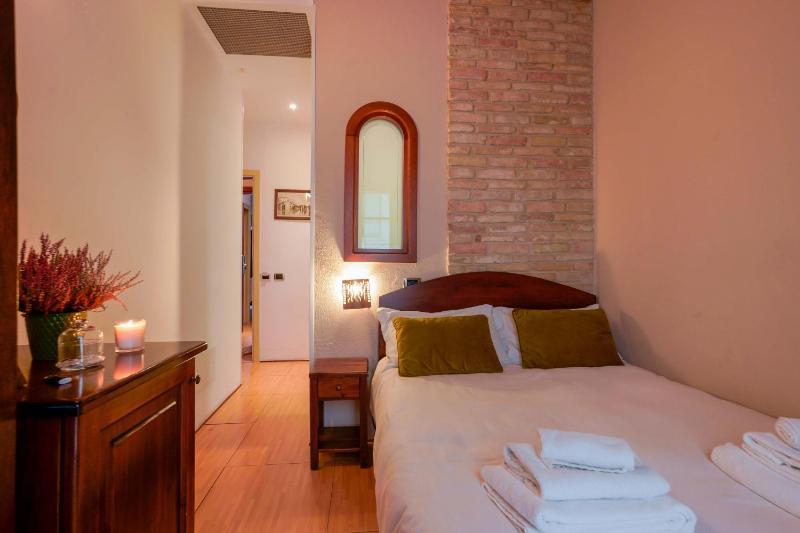 Economy Double Room With Small Double Bed image 3