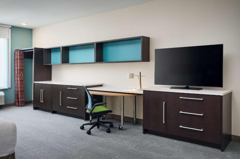 Studio Suite with Two Queen Beds and Tub - Mobility Access image 3