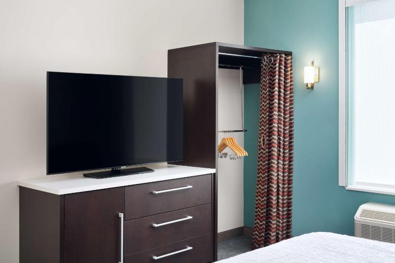 King Suite with Roll-In Shower - Mobility Accessible  image 3