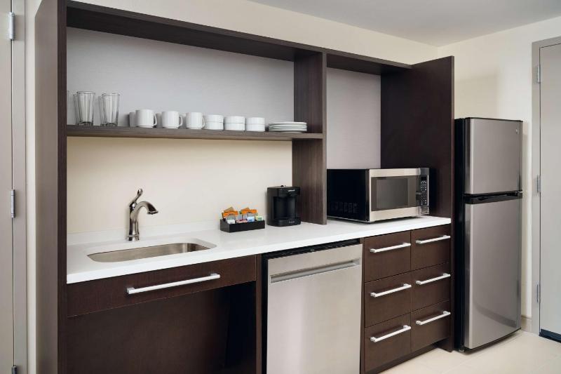 Studio Suite with Two Queen Beds and Tub - Mobility Access image 2