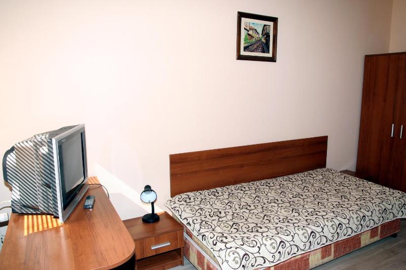 Double Room with Extra Bed image 2