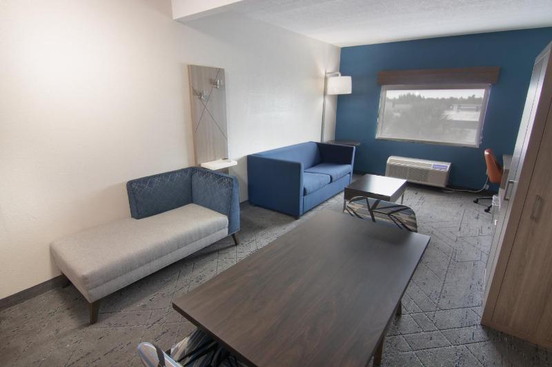 One-Bedroom Suite image 1