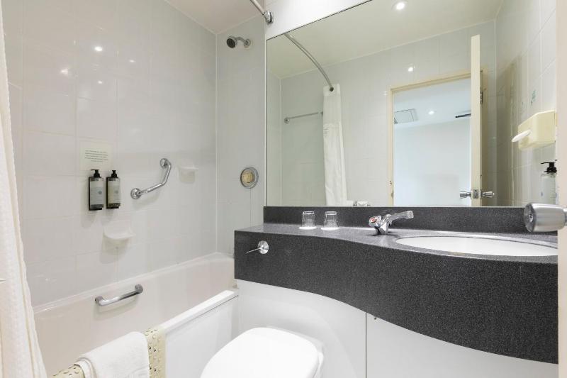 Standard Double Room image 4