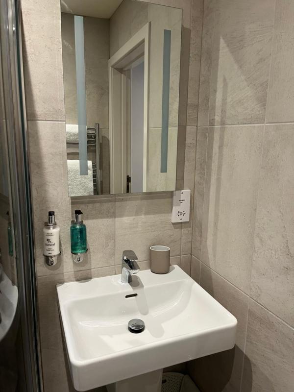 Double or Twin Room with Shower image 3