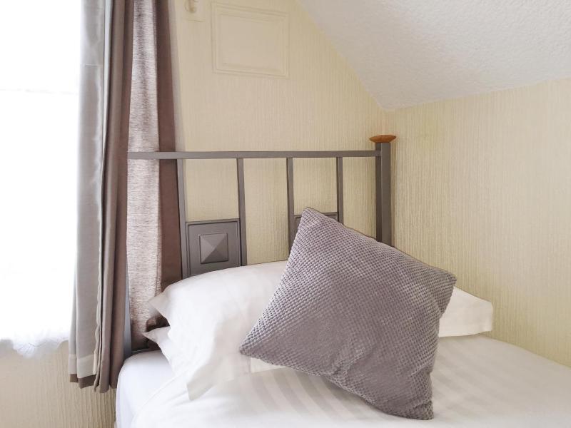 Small Twin Room 2nd Floor image 3