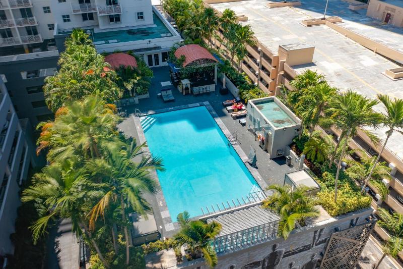 Fortune House Hotel Suites - image 8