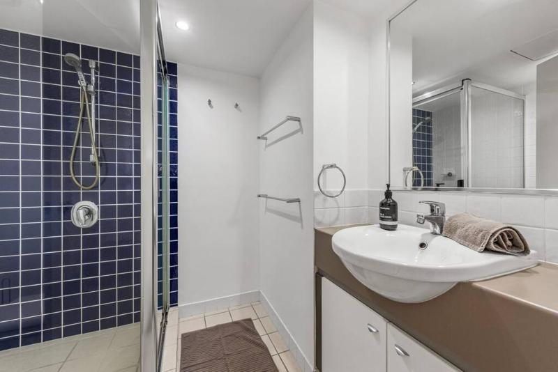 Bed City Abode with Swimming Pool Gym  Views - image 14
