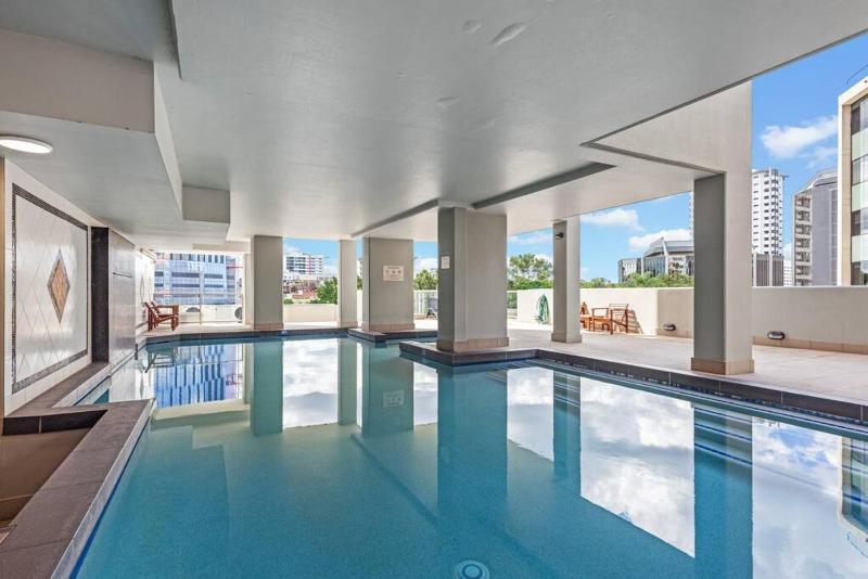 Bed City Abode with Swimming Pool Gym  Views - image 11