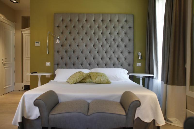Suite with Balcony and Lake View image 1